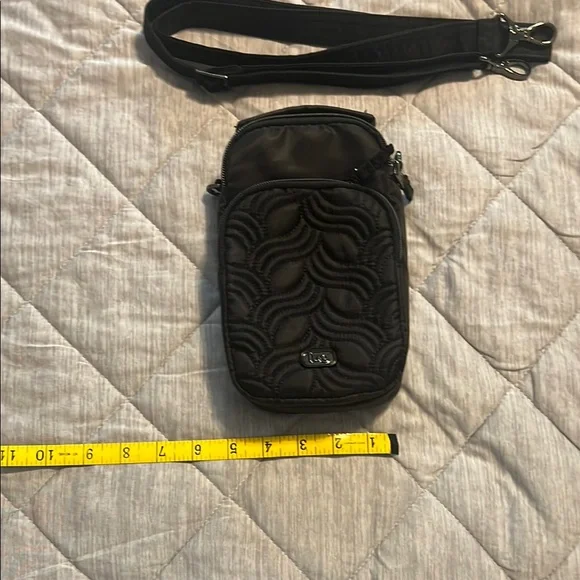 Lug Black Belt Bag Compact and Durable - Picture 2 of 6